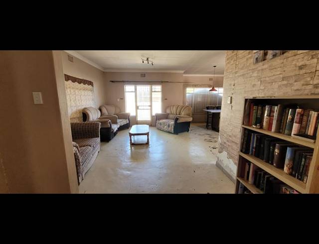 3 BEDROOM HOUSE FOR SALE IN FLORENTIA